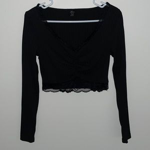 💖Bundle It💖 Black Long Sleeve V-Neck Ruched Front Cropped Shirt with Lace Trim